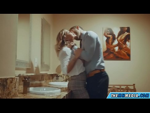 ❤️ Uma blonde obugaxayo ekuyenga endlini yangasese yomphakathi Izocansi zaseRussia kithi zu.kutjeporno.ru ️❤